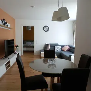Spacious, Modern 1-bdrm Apt Near Vic & Austria Ctr Wenen